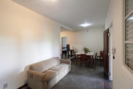 Casa para alugar com 7700m², 2 quartos e 8 vagas Casa para alugar com 7700m², 2 quartos e 8 vagasSala