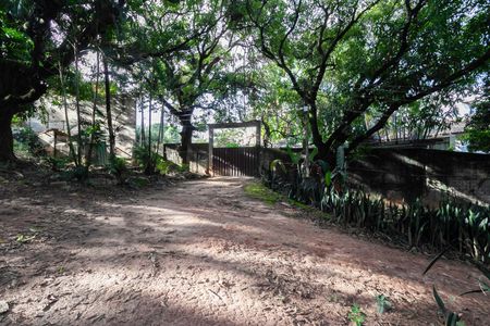 Casa para alugar com 7700m², 2 quartos e 8 vagas Casa para alugar com 7700m², 2 quartos e 8 vagasQuintal