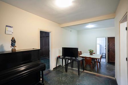 Casa para alugar com 7700m², 2 quartos e 8 vagas Casa para alugar com 7700m², 2 quartos e 8 vagasSala