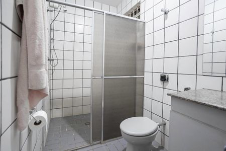 Casa para alugar com 7700m², 2 quartos e 8 vagas Casa para alugar com 7700m², 2 quartos e 8 vagasBanheiro da suíte