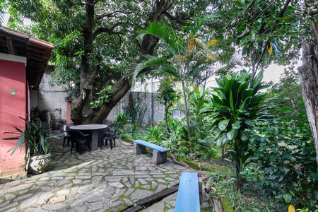 Casa para alugar com 7700m², 2 quartos e 8 vagas Casa para alugar com 7700m², 2 quartos e 8 vagasQuintal