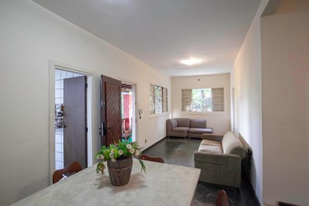 Casa para alugar com 7700m², 2 quartos e 8 vagas Casa para alugar com 7700m², 2 quartos e 8 vagasSala