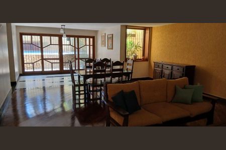 Casa à venda com 4 quartos, 445m² em Itacoatiara, Niterói