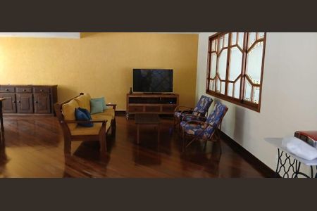 Casa à venda com 4 quartos, 445m² em Itacoatiara, Niterói