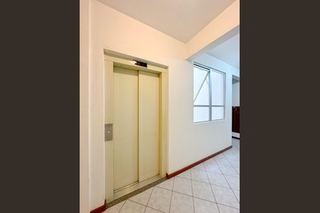 Apartamento para alugar com 63m², 2 quartos e sem vagaElevador