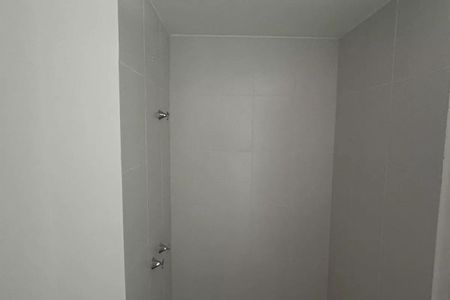 Banheiro de apartamento para alugar com 2 quartos, 45m² em Várzea de Baixo, São Paulo