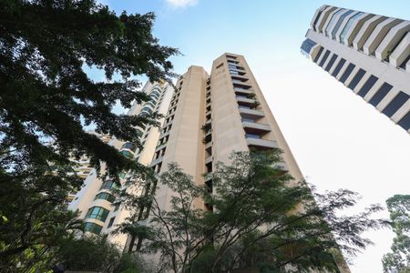 Apartamento à venda com 242m², 3 quartos e 4 vagasFachada