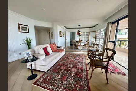 Apartamento à venda com 242m², 3 quartos e 4 vagasSala