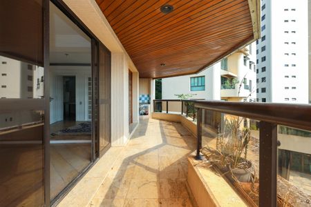 Varanda da Sala de apartamento para alugar com 4 quartos, 242m² em Vila Suzana, São Paulo