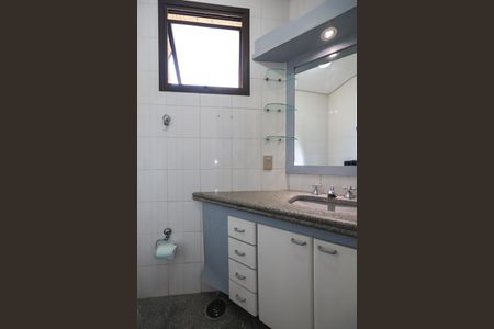 Apartamento à venda com 242m², 3 quartos e 4 vagasBanheiro da Suíte 3