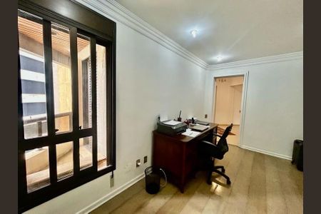Apartamento à venda com 242m², 3 quartos e 4 vagasEscritório