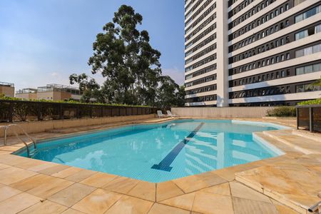 Apartamento à venda com 242m², 3 quartos e 4 vagasÁrea comum - Piscina