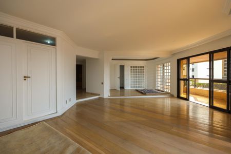 Sala de apartamento para alugar com 4 quartos, 242m² em Vila Suzana, São Paulo