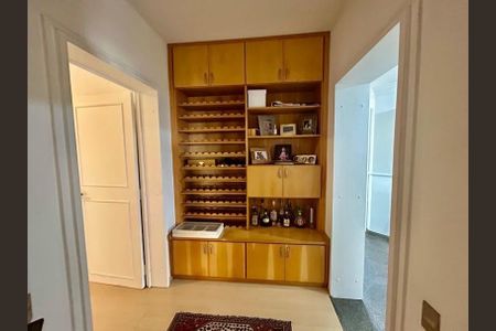 Apartamento à venda com 242m², 3 quartos e 4 vagasCorredor