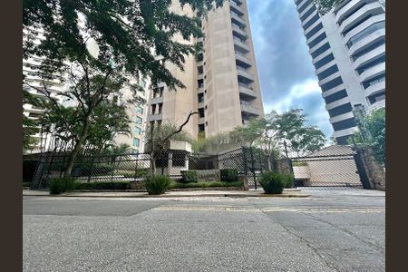 Apartamento à venda com 242m², 3 quartos e 4 vagasFachada