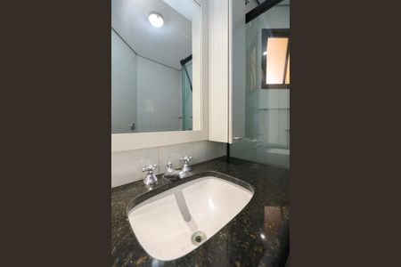 Apartamento à venda com 242m², 3 quartos e 4 vagasBanheiro da Suíte 2