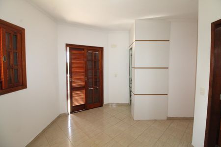 Casa para alugar com 180m², 3 quartos e 3 vagasSuíte 