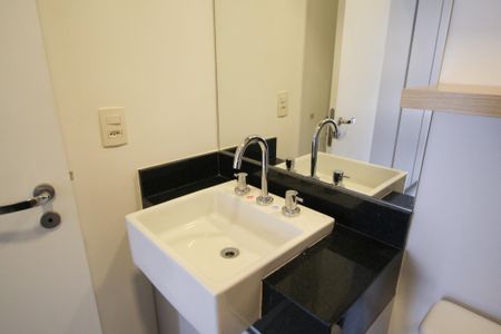 Studio para alugar com 57m², 1 quarto e 1 vaga Studio para alugar com 57m², 1 quarto e 1 vagaBanheiro