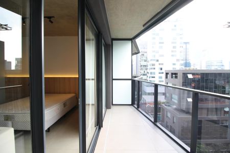 Studio para alugar com 57m², 1 quarto e 1 vaga Studio para alugar com 57m², 1 quarto e 1 vagaVaranda