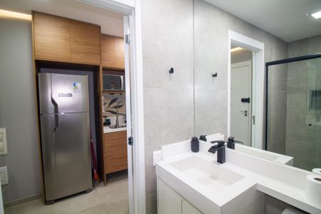 Banheiro de kitnet/studio à venda com 1 quarto, 24m² em Campo Belo, São Paulo