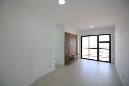 Sala de apartamento para alugar com 3 quartos, 77m² em Barra Olímpica, Rio de Janeiro