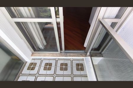 Apartamento à venda com 102m², 3 quartos e 1 vaga Apartamento à venda com 102m², 3 quartos e 1 vagaVaranda