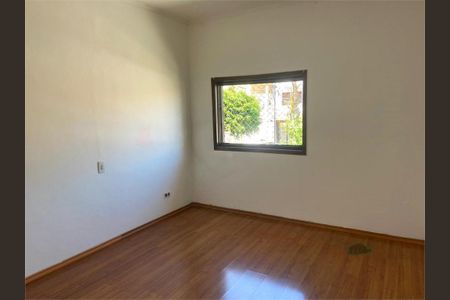 Casa à venda com 3 quartos, 123m² em Parque Maria Domitila, São Paulo