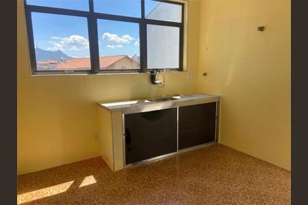 Casa à venda com 3 quartos, 123m² em Parque Maria Domitila, São Paulo