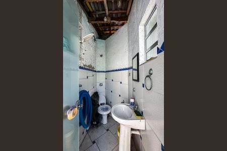 Casa à venda com 450m², 4 quartos e 3 vagasBanheiro da área externa