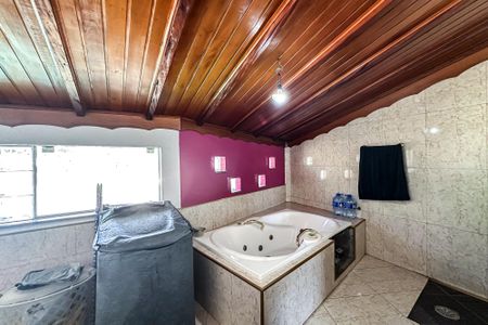 Casa à venda com 450m², 4 quartos e 3 vagasBanheiro da Suíte 1