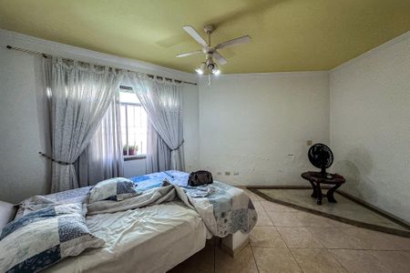 Casa à venda com 450m², 4 quartos e 3 vagasSuíte 2