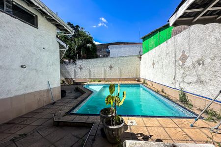 Casa à venda com 450m², 4 quartos e 3 vagasPiscina