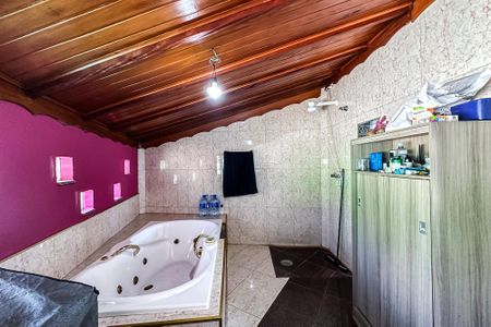 Casa à venda com 450m², 4 quartos e 3 vagasBanheiro da Suíte 1