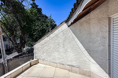 Casa à venda com 450m², 4 quartos e 3 vagasVaranda da Suíte 1