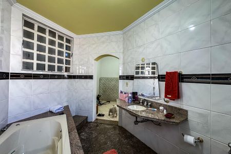 Casa à venda com 450m², 4 quartos e 3 vagasBanheiro da Suíte 2