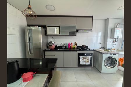 Cozinha de apartamento à venda com 2 quartos, 49m² em Recanto das Rosas, Osasco