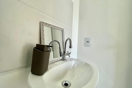 Banheiro da Suíte de apartamento para alugar com 1 quarto, 25m² em Jardim Oriental, São Paulo