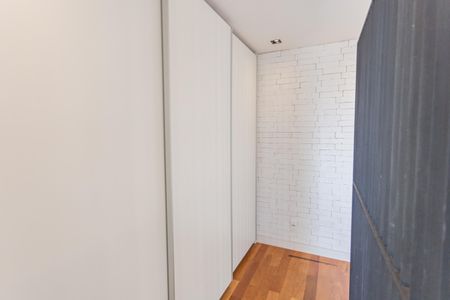 Apartamento à venda com 135m², 2 quartos e 2 vagas Apartamento à venda com 135m², 2 quartos e 2 vagasCloset da Suíte