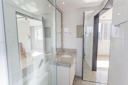 Apartamento à venda com 135m², 2 quartos e 2 vagas Apartamento à venda com 135m², 2 quartos e 2 vagasBanheiro Social 2 na Cobertura