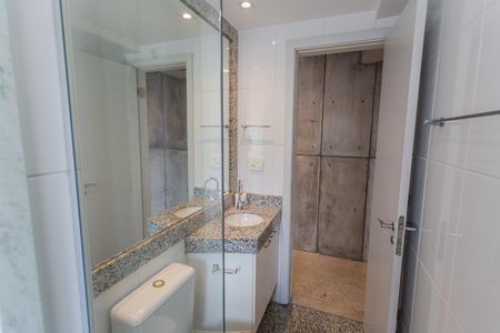 Apartamento à venda com 135m², 2 quartos e 2 vagas Apartamento à venda com 135m², 2 quartos e 2 vagasBanheiro Social 1