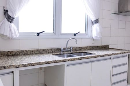 Apartamento para alugar com 194m², 3 quartos e 3 vagas Apartamento para alugar com 194m², 3 quartos e 3 vagasCozinha