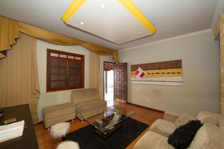 SALA de casa para alugar com 3 quartos, 120m² em Nova Cintra, Belo Horizonte