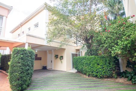 Casa de condomínio à venda com 230m², 4 quartos e 4 vagas Casa de condomínio à venda com 230m², 4 quartos e 4 vagasGaragem