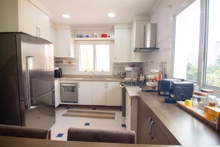 Casa de condomínio à venda com 230m², 4 quartos e 4 vagas Casa de condomínio à venda com 230m², 4 quartos e 4 vagasCozinha