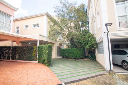 Casa de condomínio à venda com 230m², 4 quartos e 4 vagas Casa de condomínio à venda com 230m², 4 quartos e 4 vagasFachada da Casa