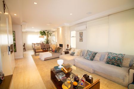 Casa de condomínio à venda com 230m², 4 quartos e 4 vagas Casa de condomínio à venda com 230m², 4 quartos e 4 vagasSala