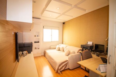 Casa de condomínio à venda com 230m², 4 quartos e 4 vagas Casa de condomínio à venda com 230m², 4 quartos e 4 vagasEscritório