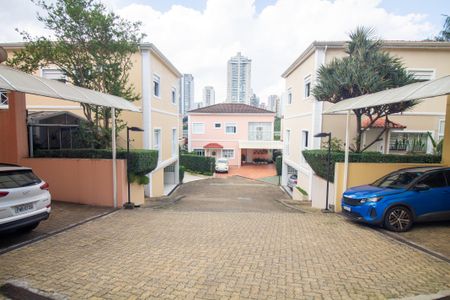 Casa de condomínio à venda com 230m², 4 quartos e 4 vagas Casa de condomínio à venda com 230m², 4 quartos e 4 vagasFachada do Condominio