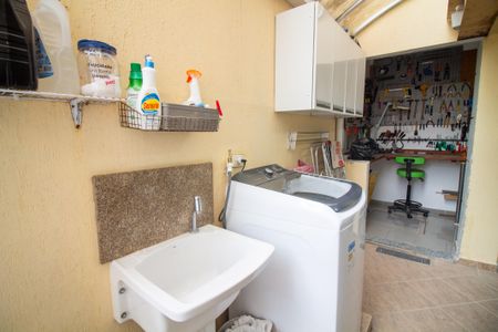 Casa de condomínio à venda com 230m², 4 quartos e 4 vagas Casa de condomínio à venda com 230m², 4 quartos e 4 vagasÁrea de Serviço