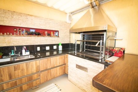 Casa de condomínio à venda com 230m², 4 quartos e 4 vagas Casa de condomínio à venda com 230m², 4 quartos e 4 vagasChurrasqueira